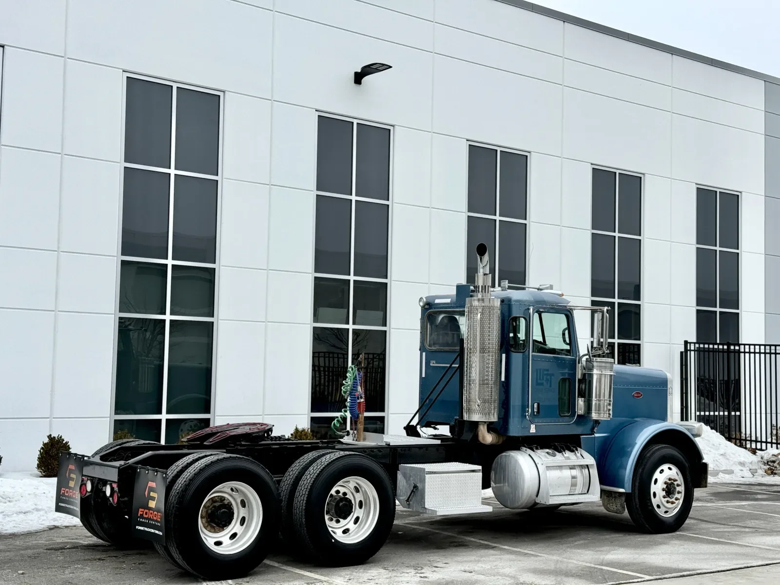 2009 Peterbilt 388 in New Lenox, IL — photo 5