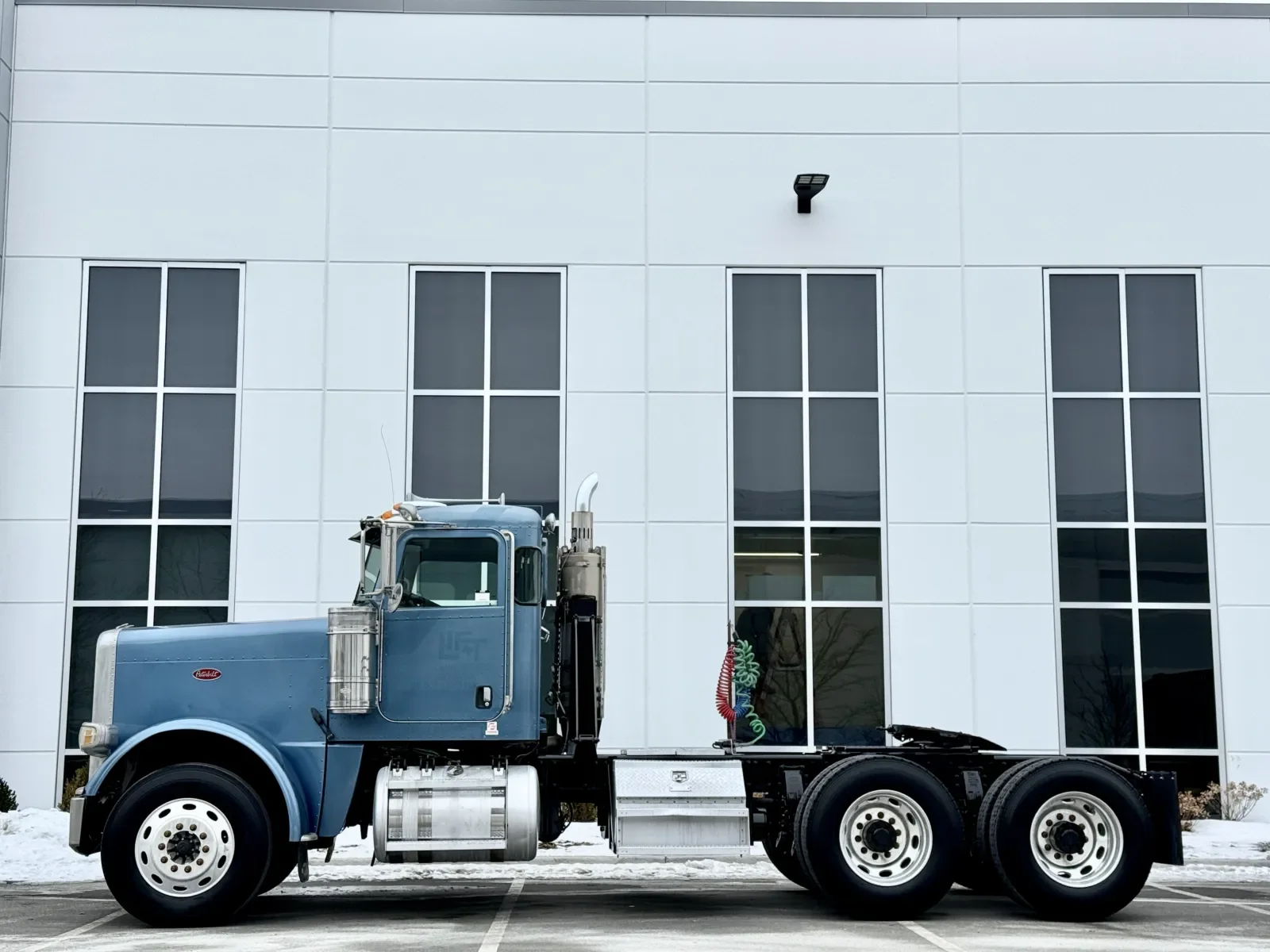 2009 Peterbilt 388 in New Lenox, IL — photo 4