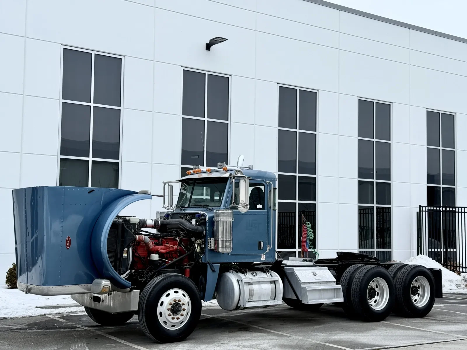 2009 Peterbilt 388 in New Lenox, IL — photo 9