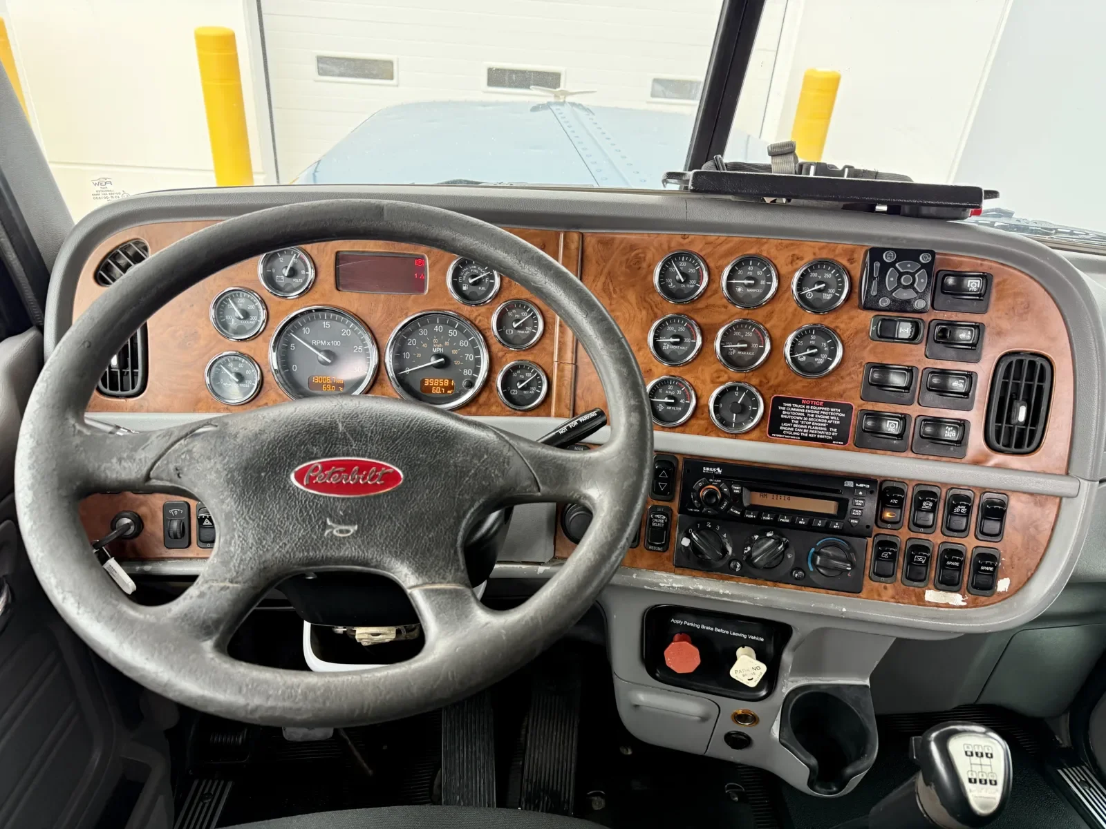 2009 Peterbilt 388 in New Lenox, IL — photo 16