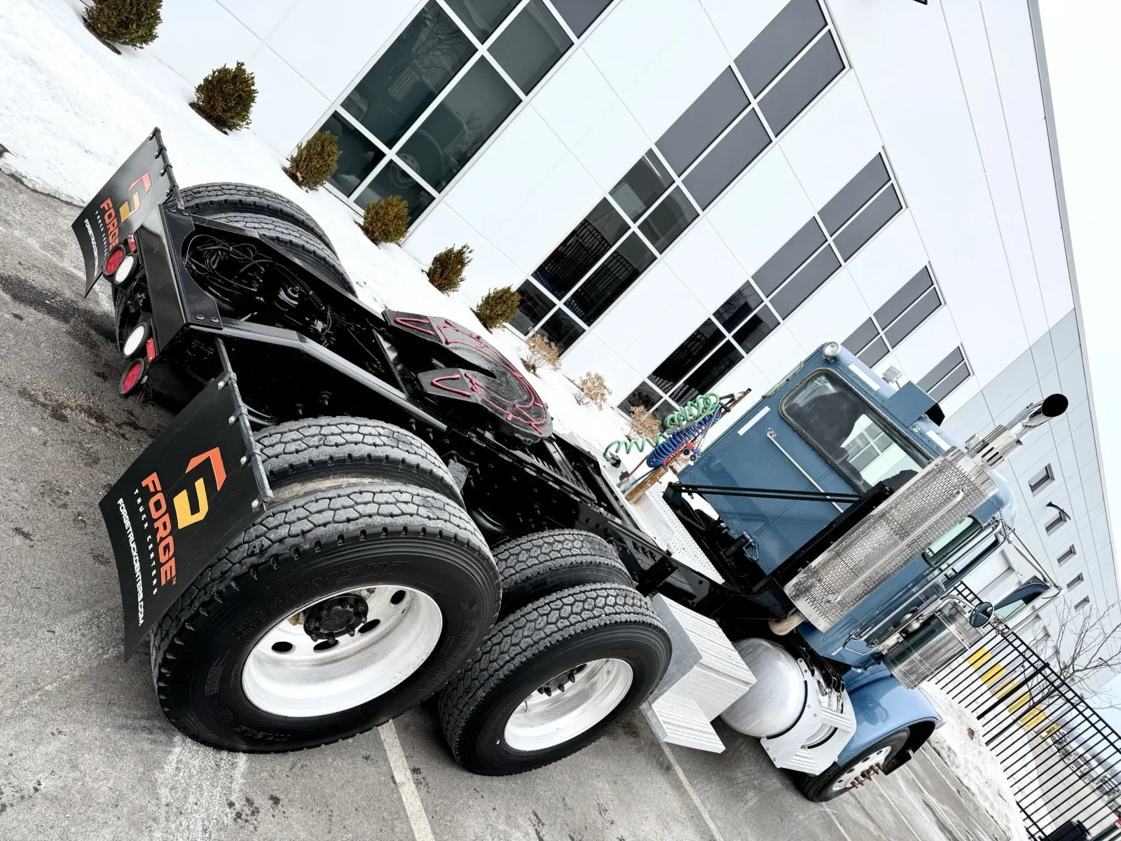 2009 Peterbilt 388 in New Lenox, IL — photo 11