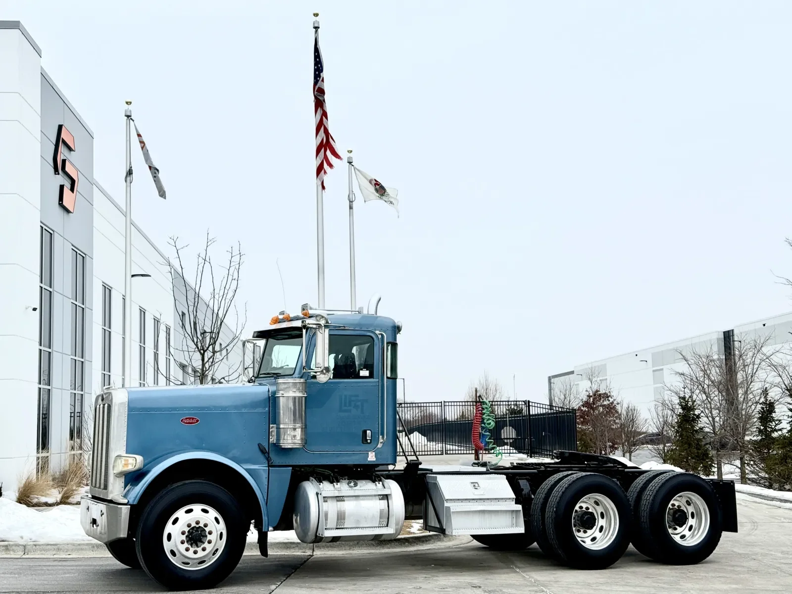 2009 Peterbilt 388 in New Lenox, IL