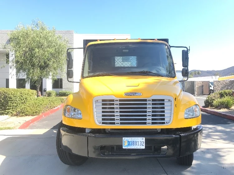 2019 Freightliner M2 106 - image 2