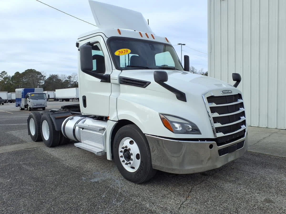 2020 Freightliner Cascadia in Knoxville, TN — photo 3