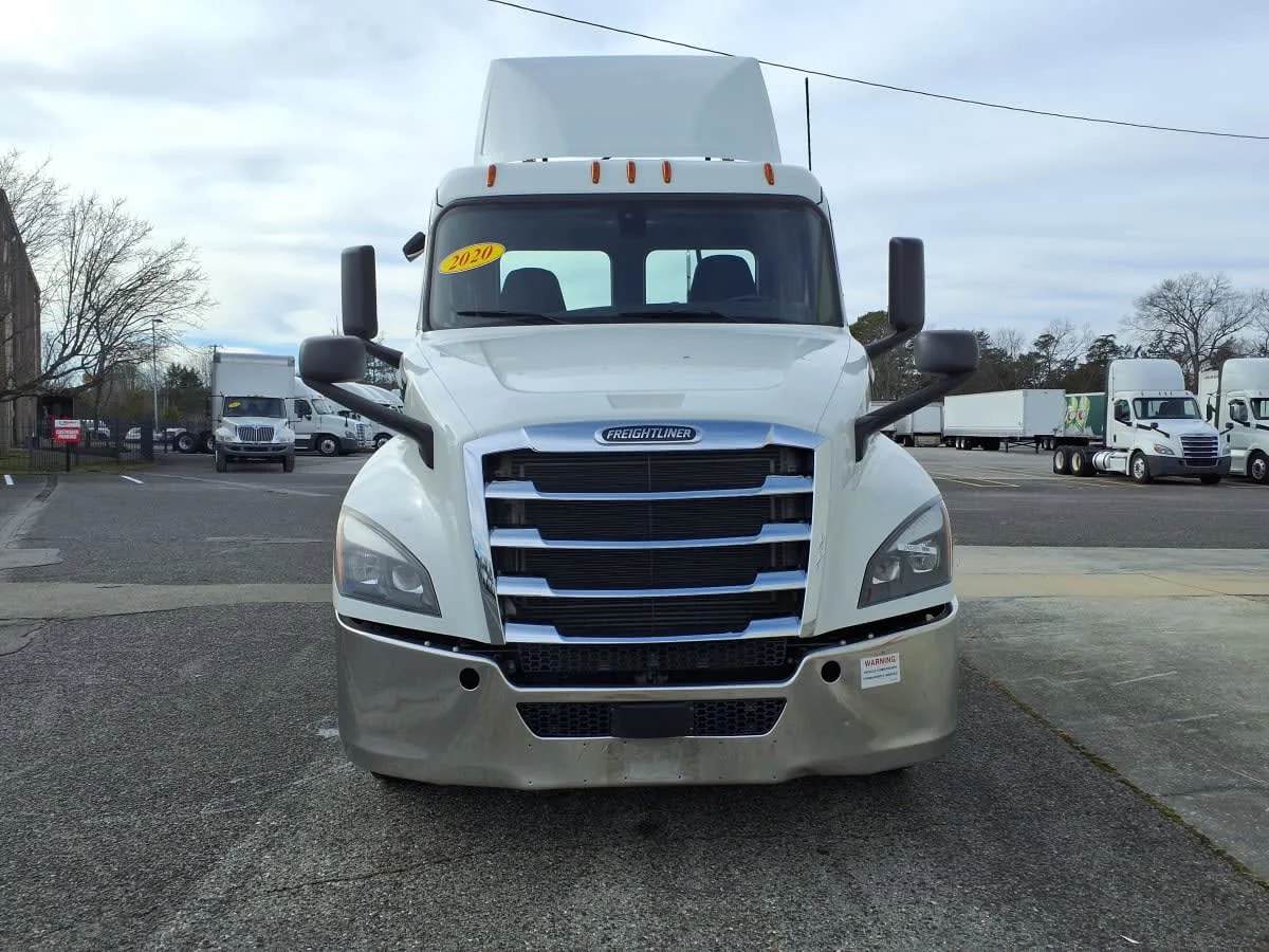 2020 Freightliner Cascadia in Knoxville, TN — photo 2