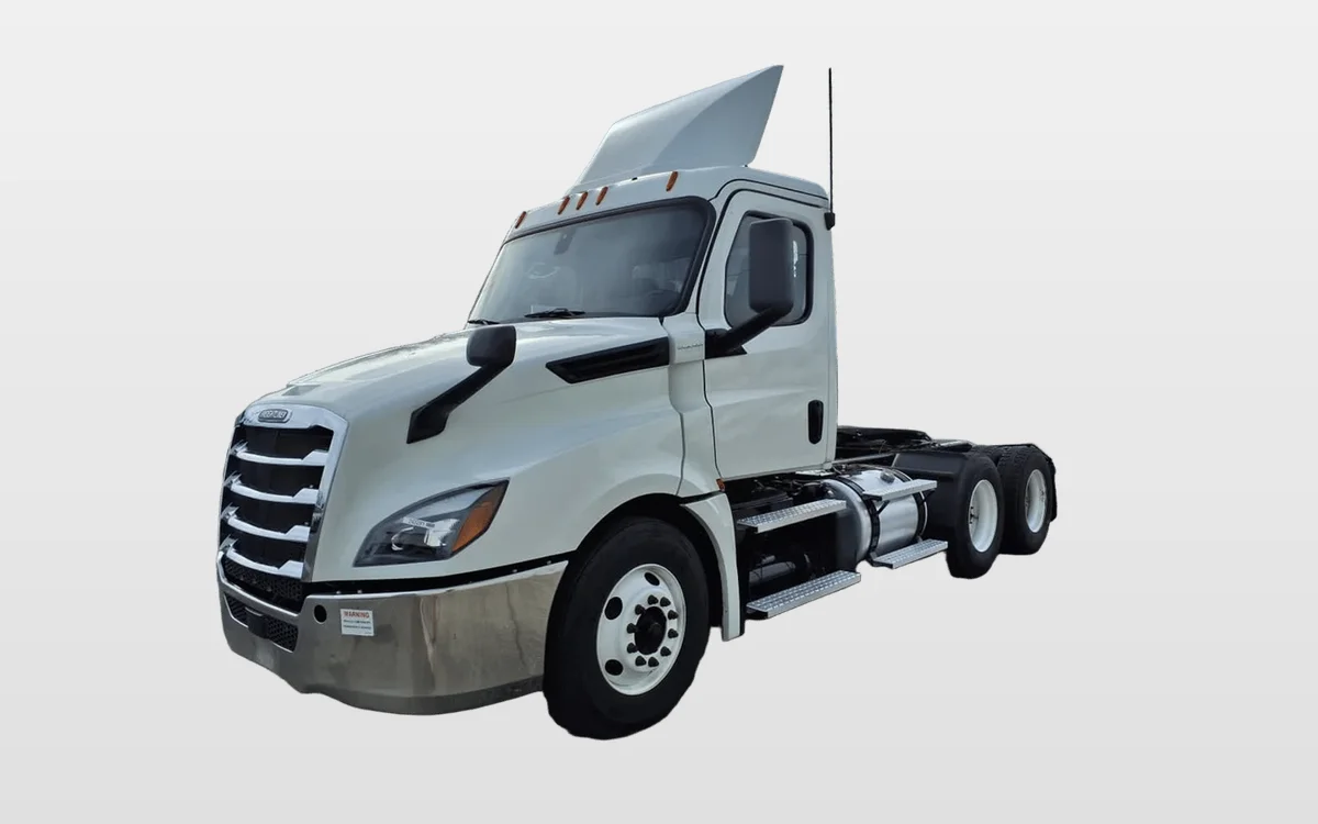 2020 Freightliner Cascadia - image 1