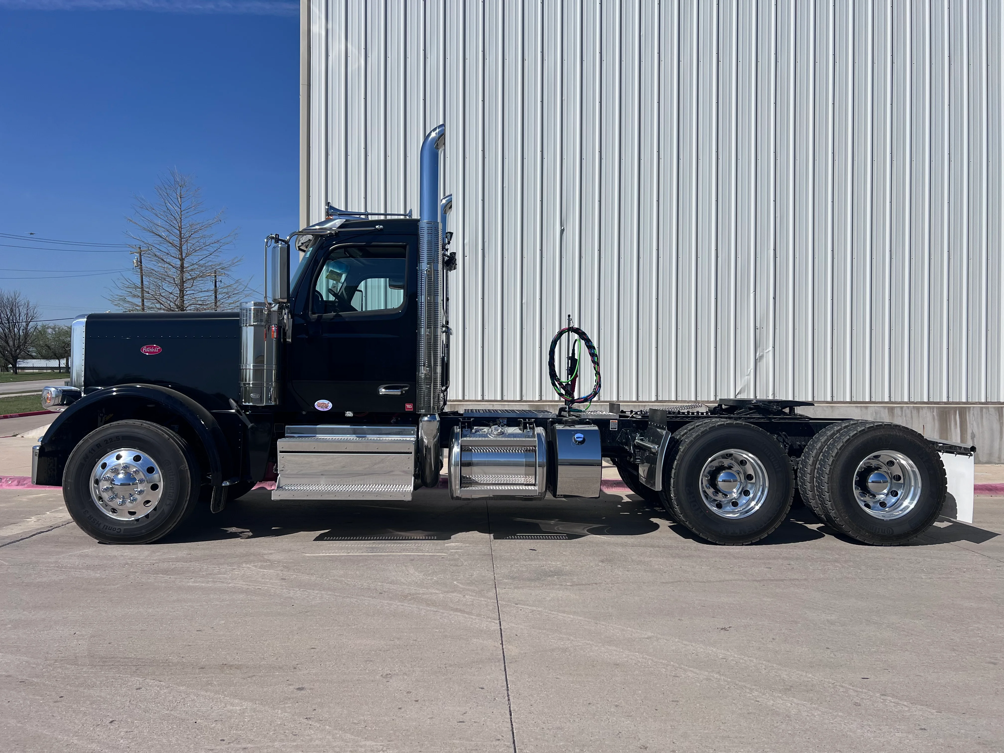 2027 Peterbilt 589 in Fort Smith, AR — photo 2