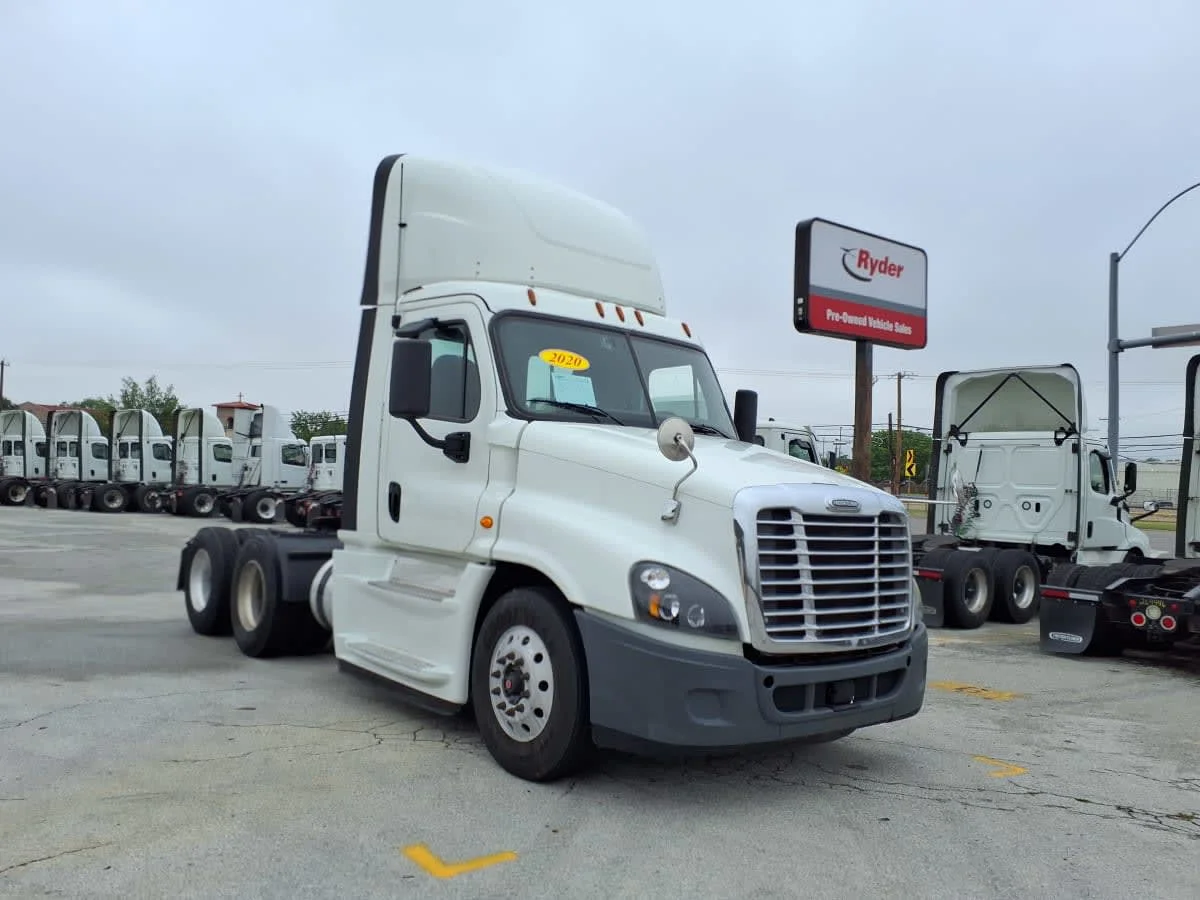 2020 Freightliner Cascadia in Fort Worth, TX — photo 3