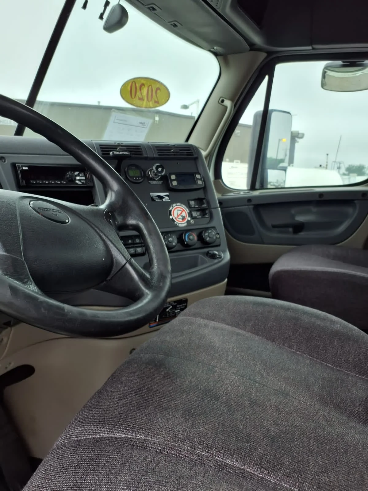2020 Freightliner Cascadia in Fort Worth, TX — photo 7