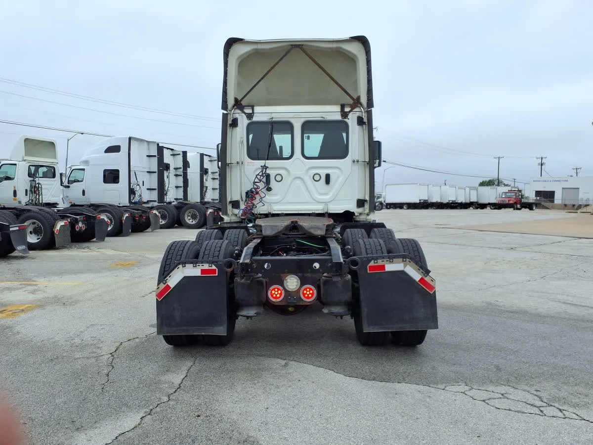 2020 Freightliner Cascadia in Fort Worth, TX — photo 5