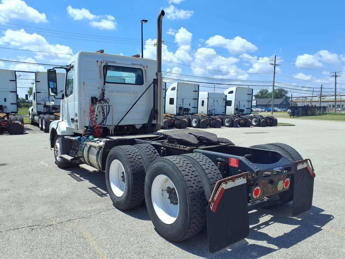 2016 Volvo VNL 860 in Cleveland, OH — photo 6