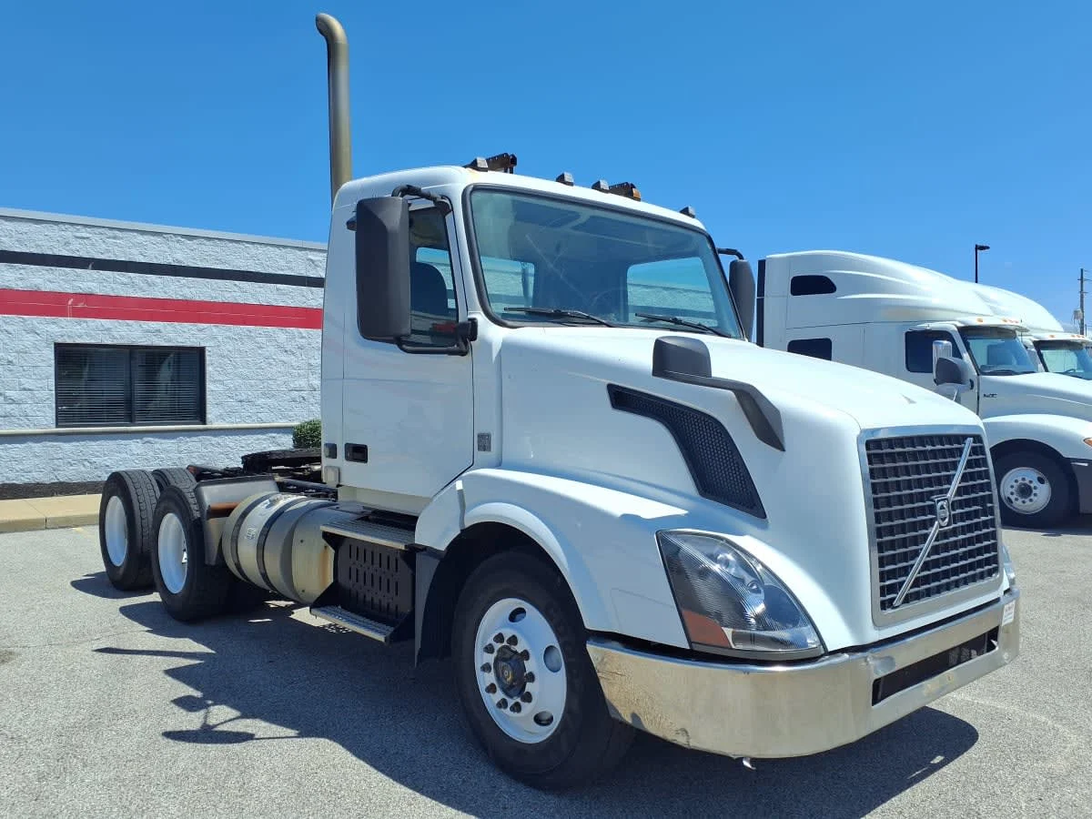 2016 Volvo VNL 860 in Cleveland, OH — photo 3