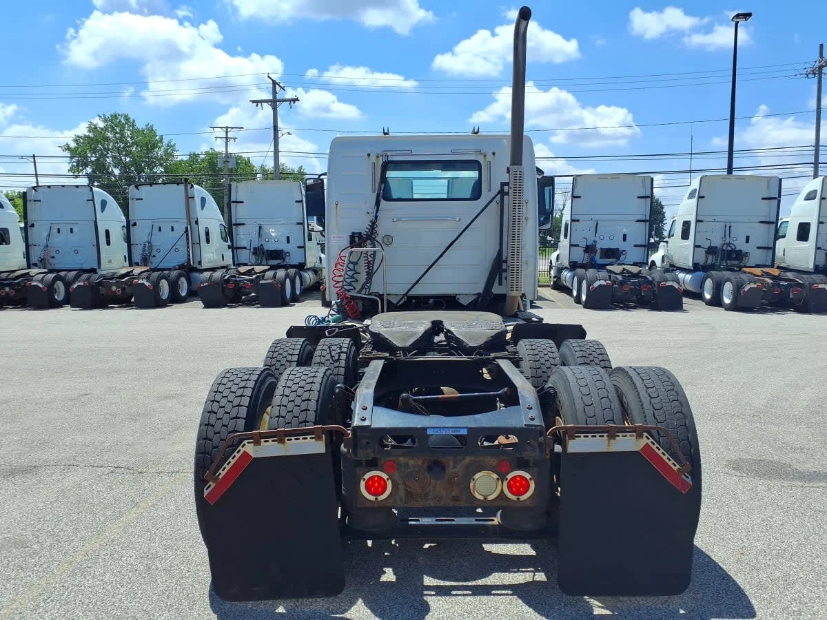 2016 Volvo VNL 860 in Cleveland, OH — photo 5