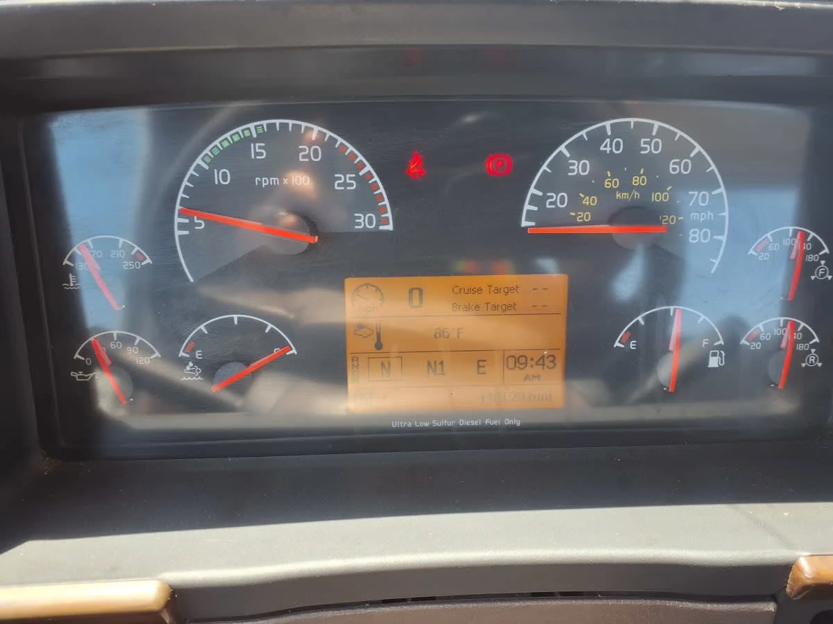 2016 Volvo VNL 860 in Cleveland, OH — photo 11