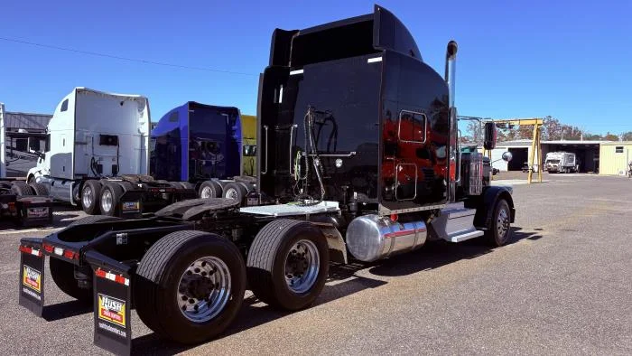 2022 Peterbilt 389 in Jacksonville, FL — photo 6