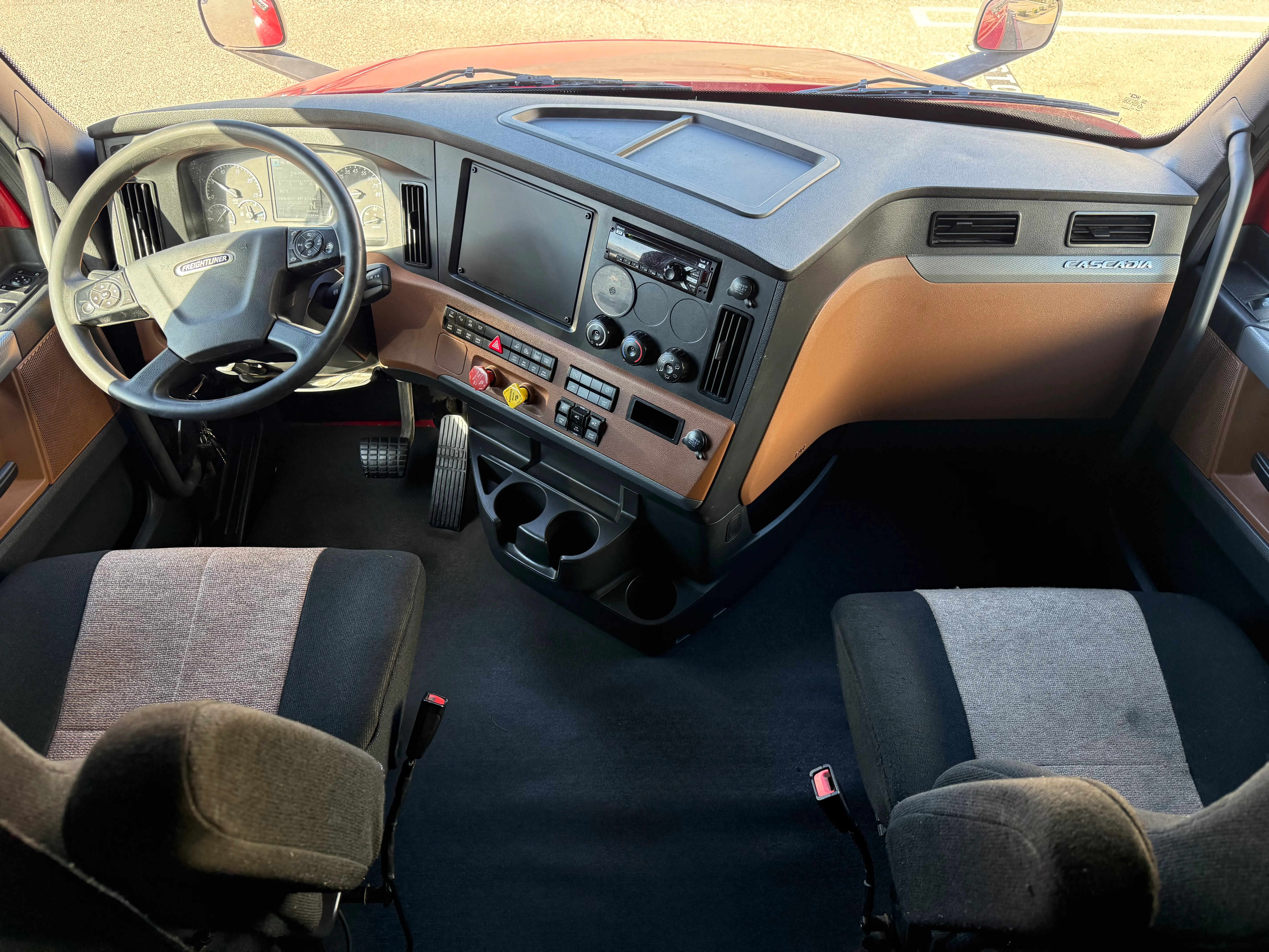 2021 Freightliner Cascadia in Selectrucks Fontana, CA — photo 16