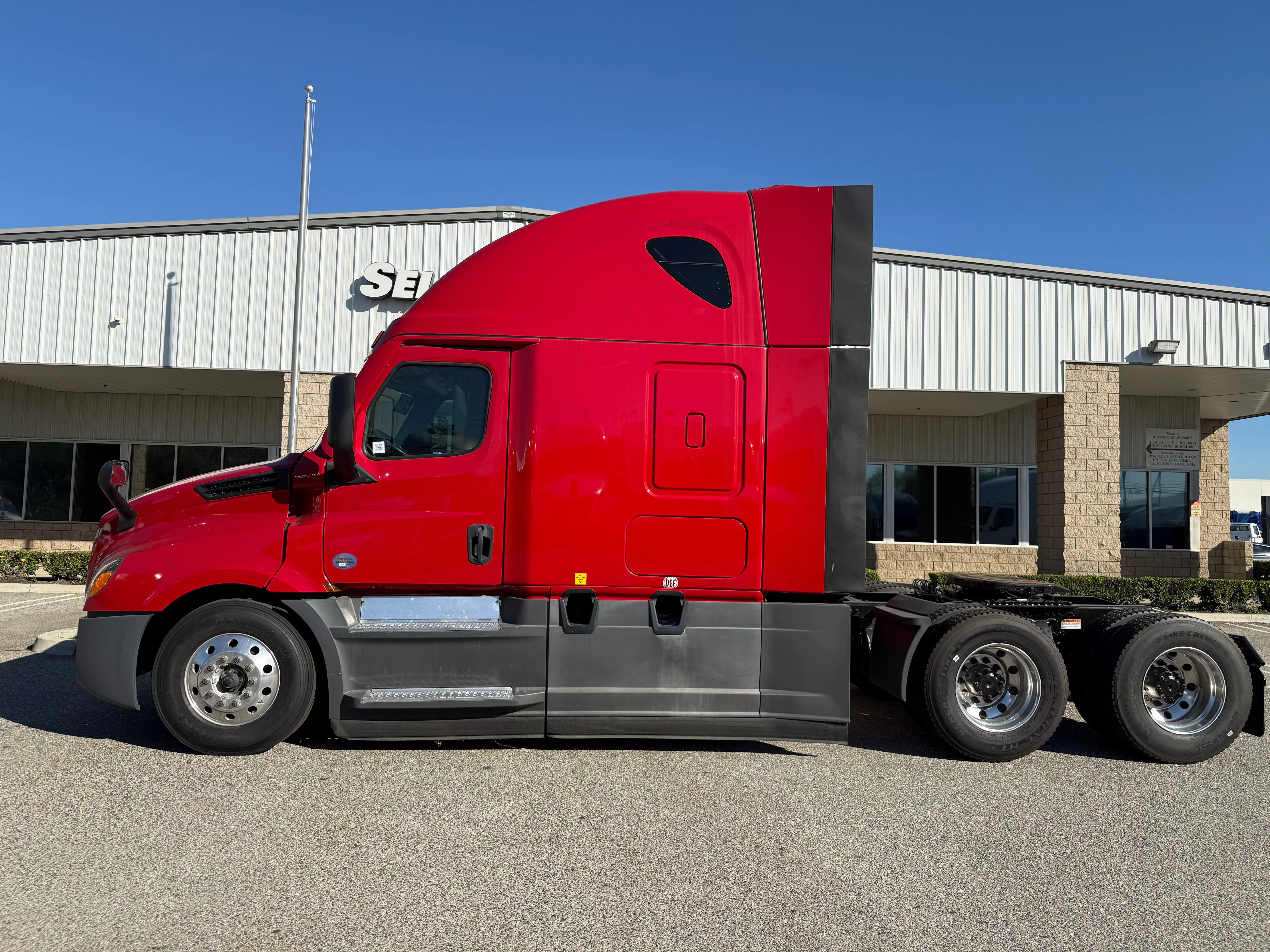 2021 Freightliner Cascadia in Selectrucks Fontana, CA — photo 3