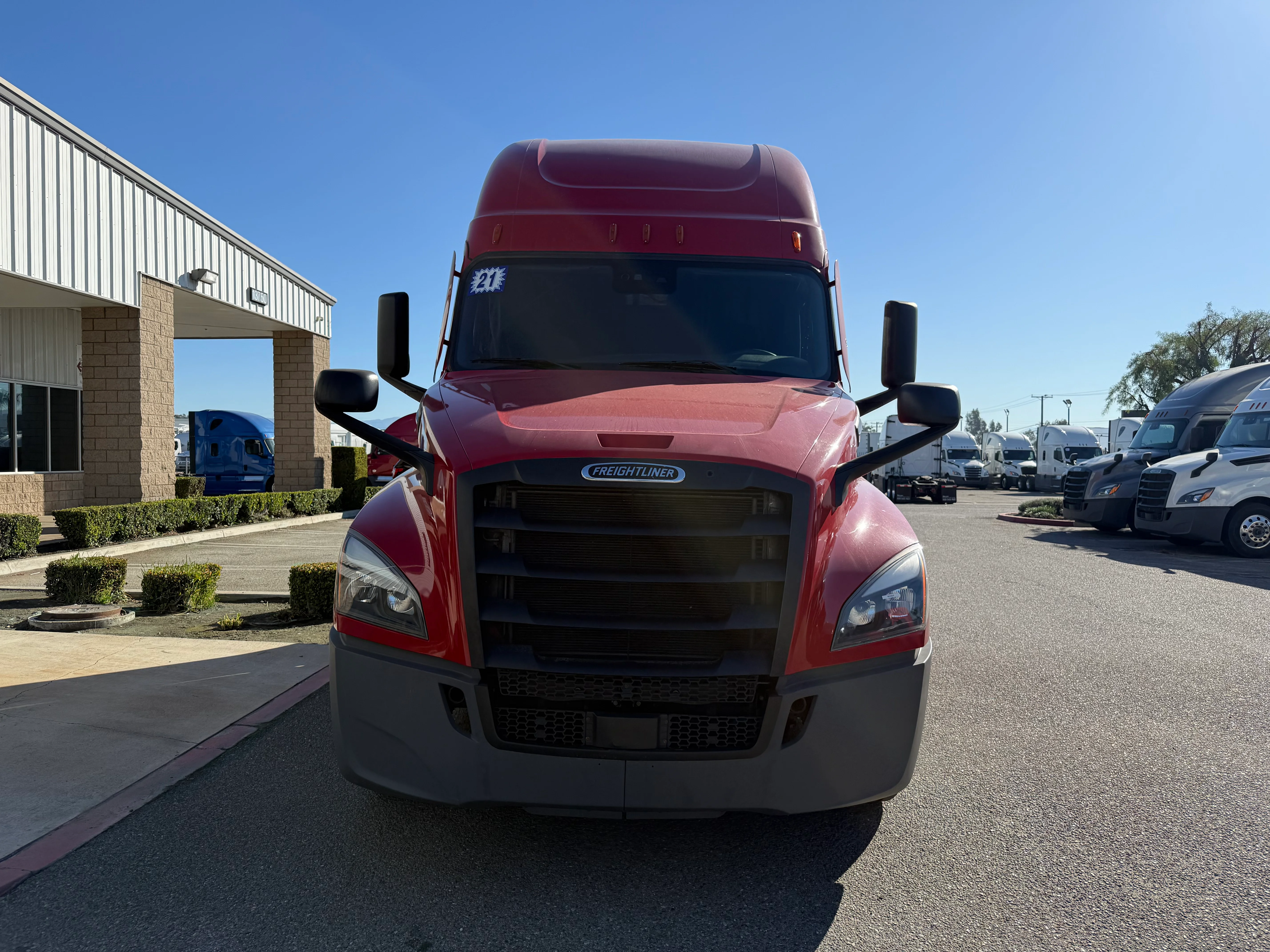 2021 Freightliner Cascadia in Selectrucks Fontana, CA — photo 2