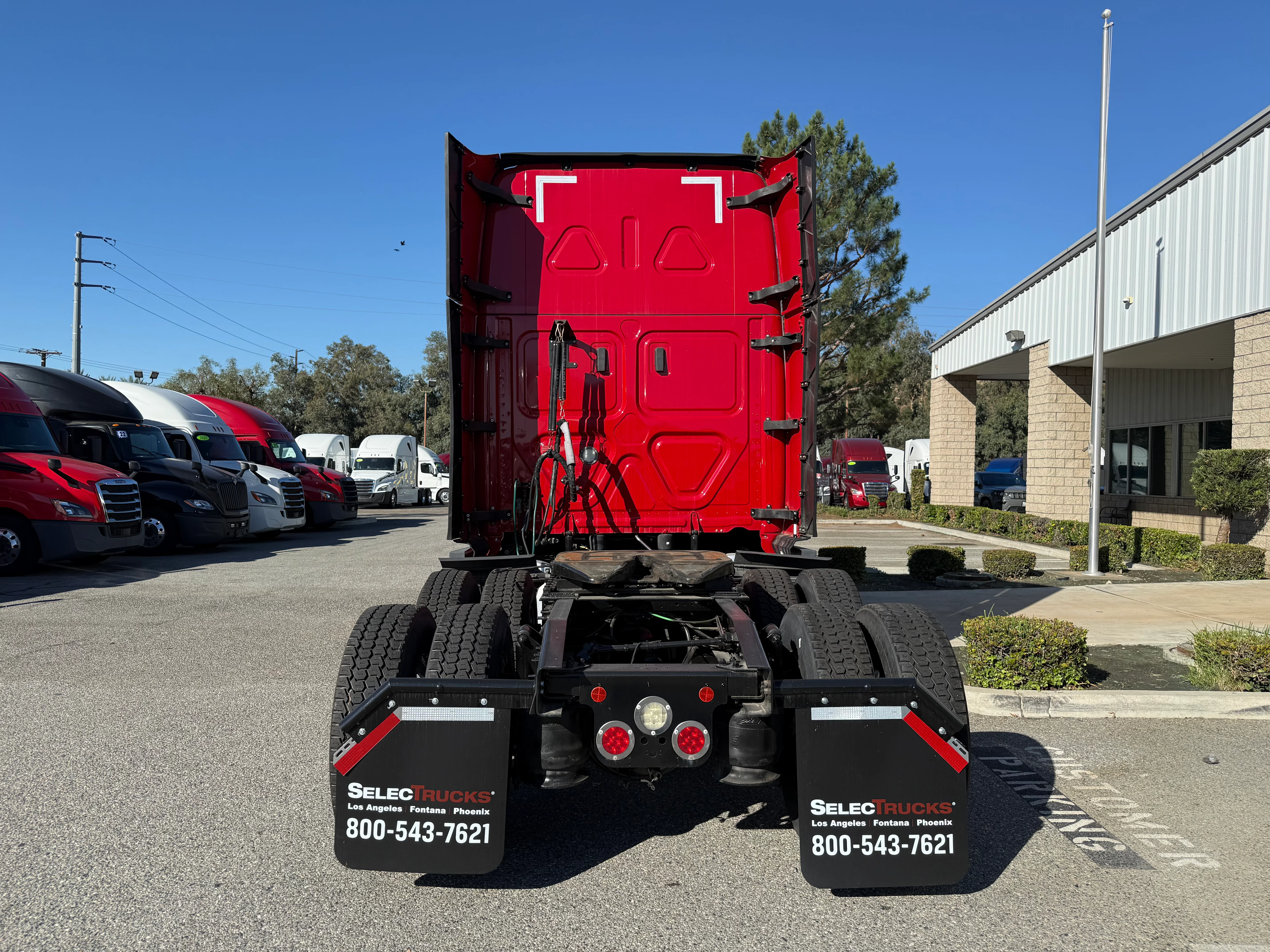 2021 Freightliner Cascadia in Selectrucks Fontana, CA — photo 5