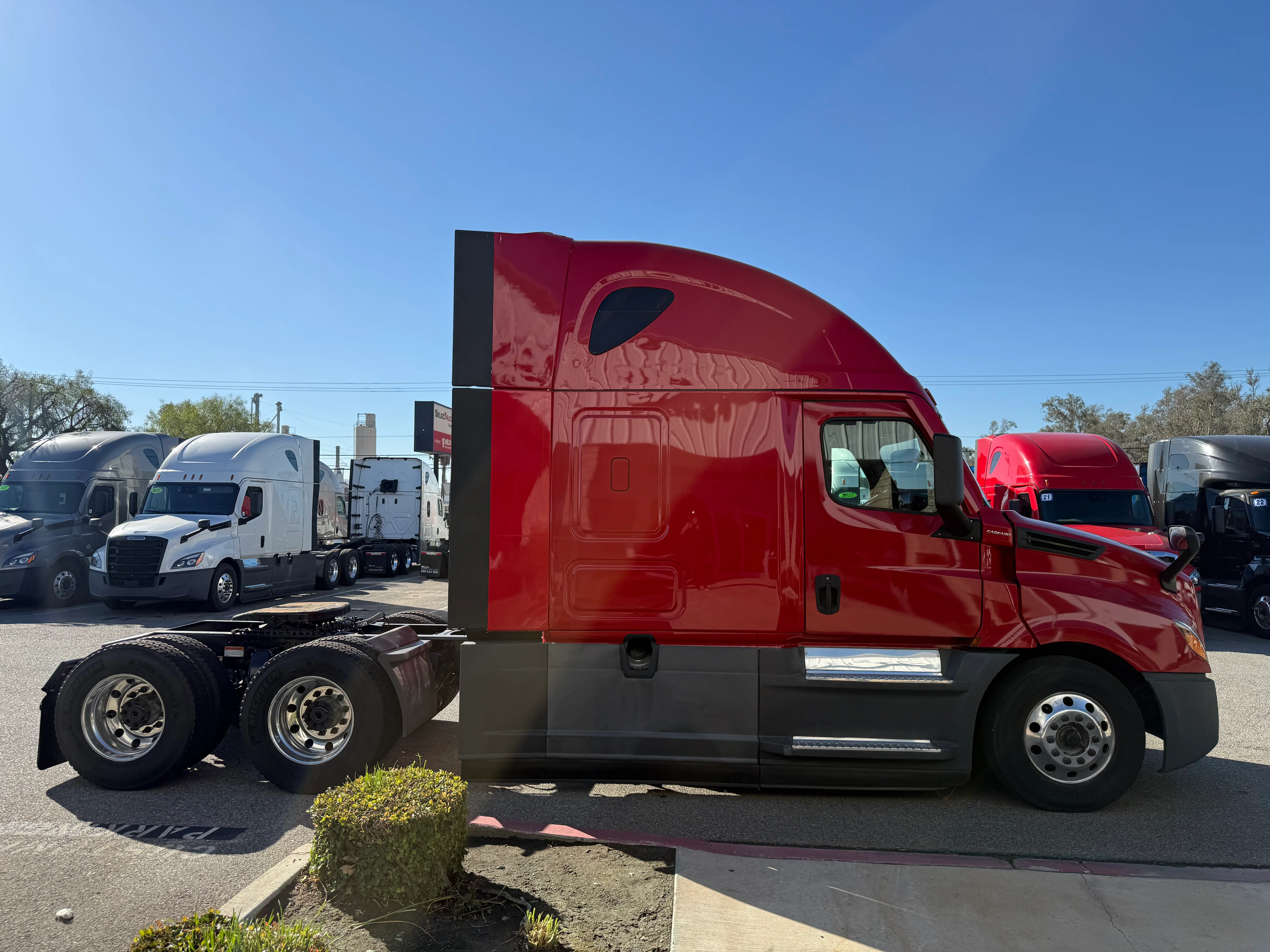 2021 Freightliner Cascadia in Selectrucks Fontana, CA — photo 8