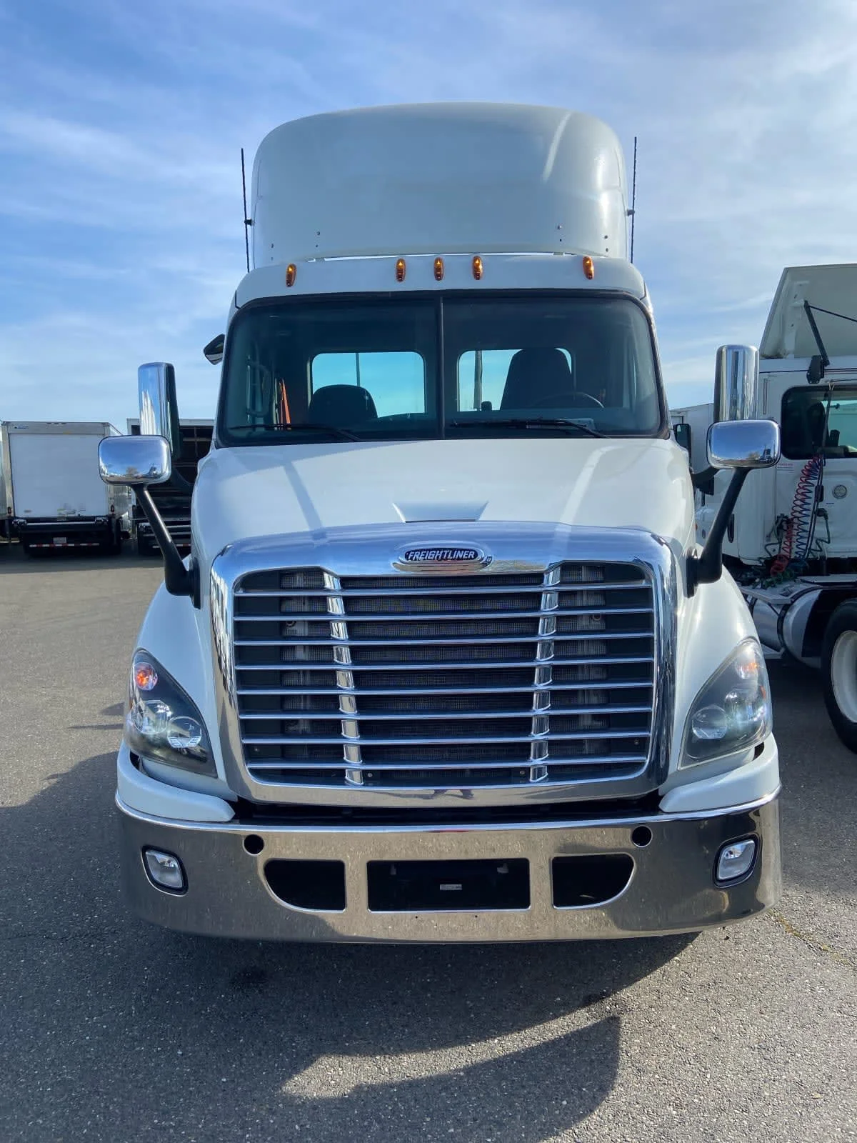 2018 Freightliner Cascadia in West Sacramento, CA — photo 2