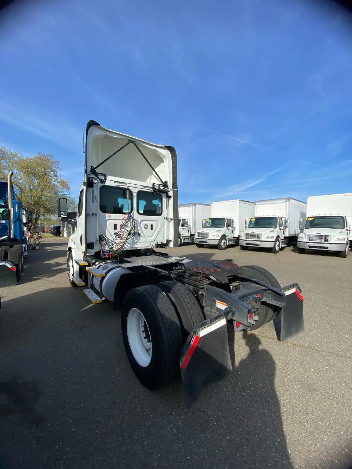 2018 Freightliner Cascadia - image 4