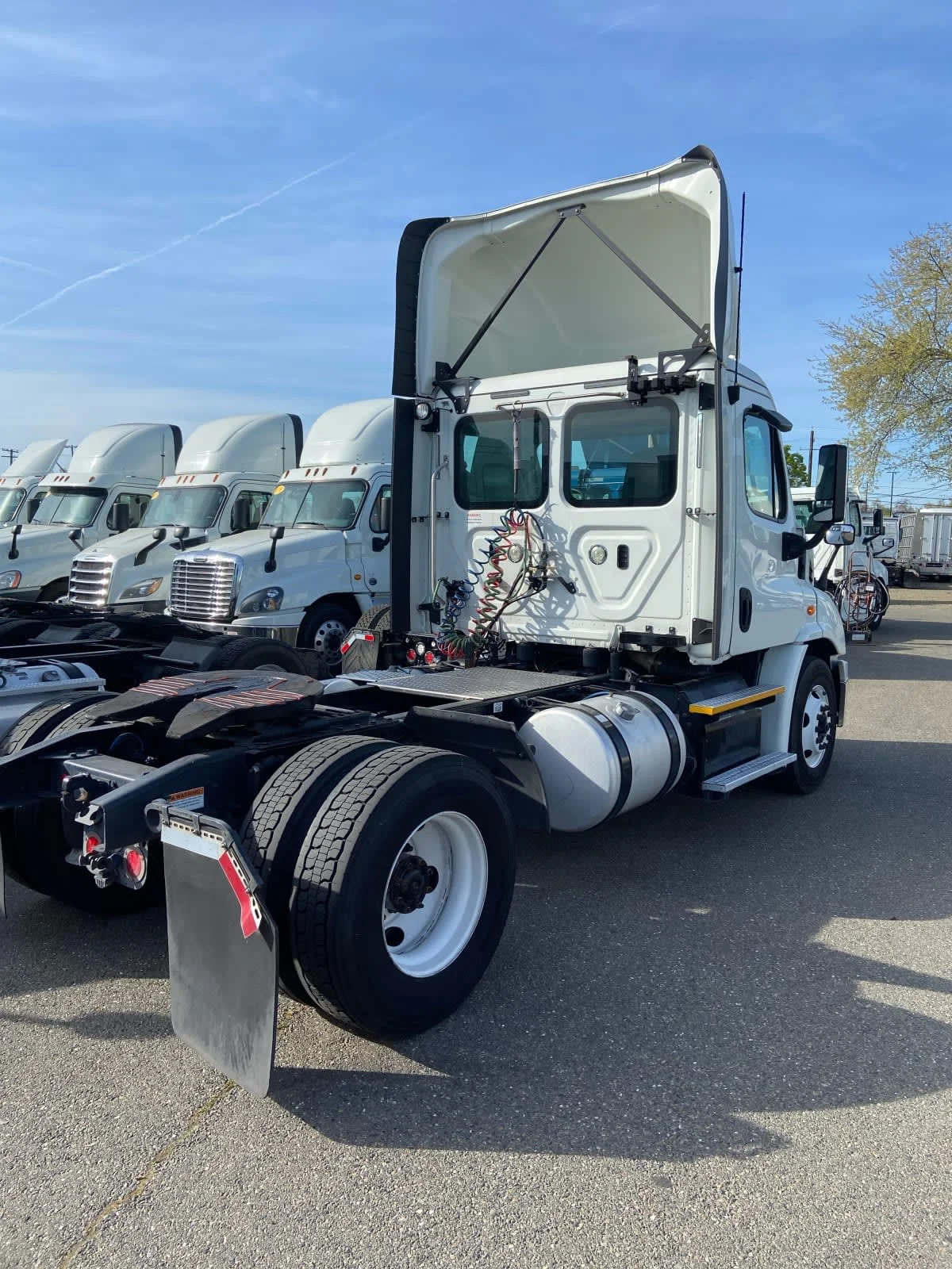 2018 Freightliner Cascadia - image 6