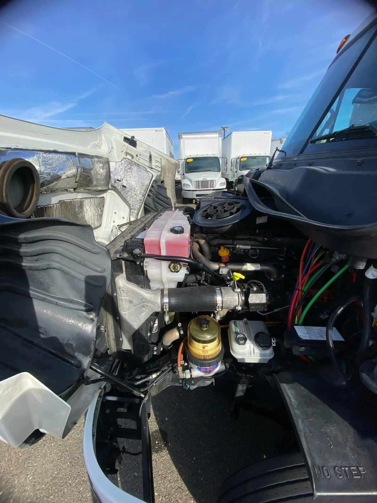 2018 Freightliner Cascadia - image 8