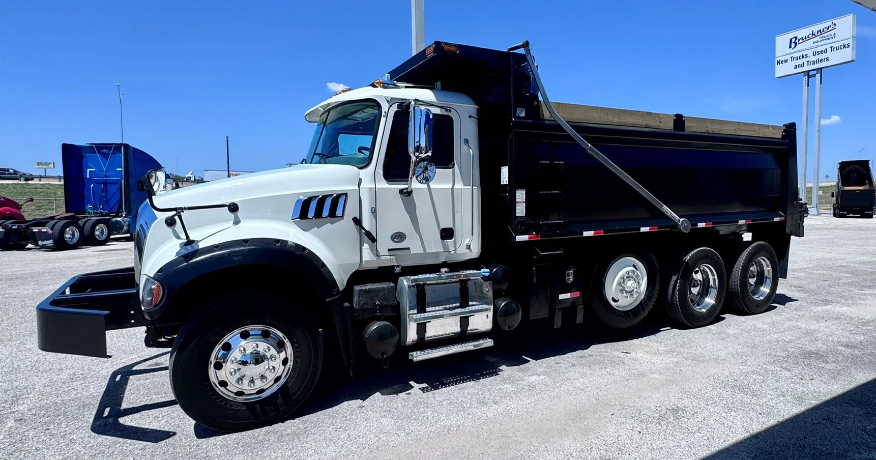 2023 Mack Granite in San Antonio, TX — photo 2