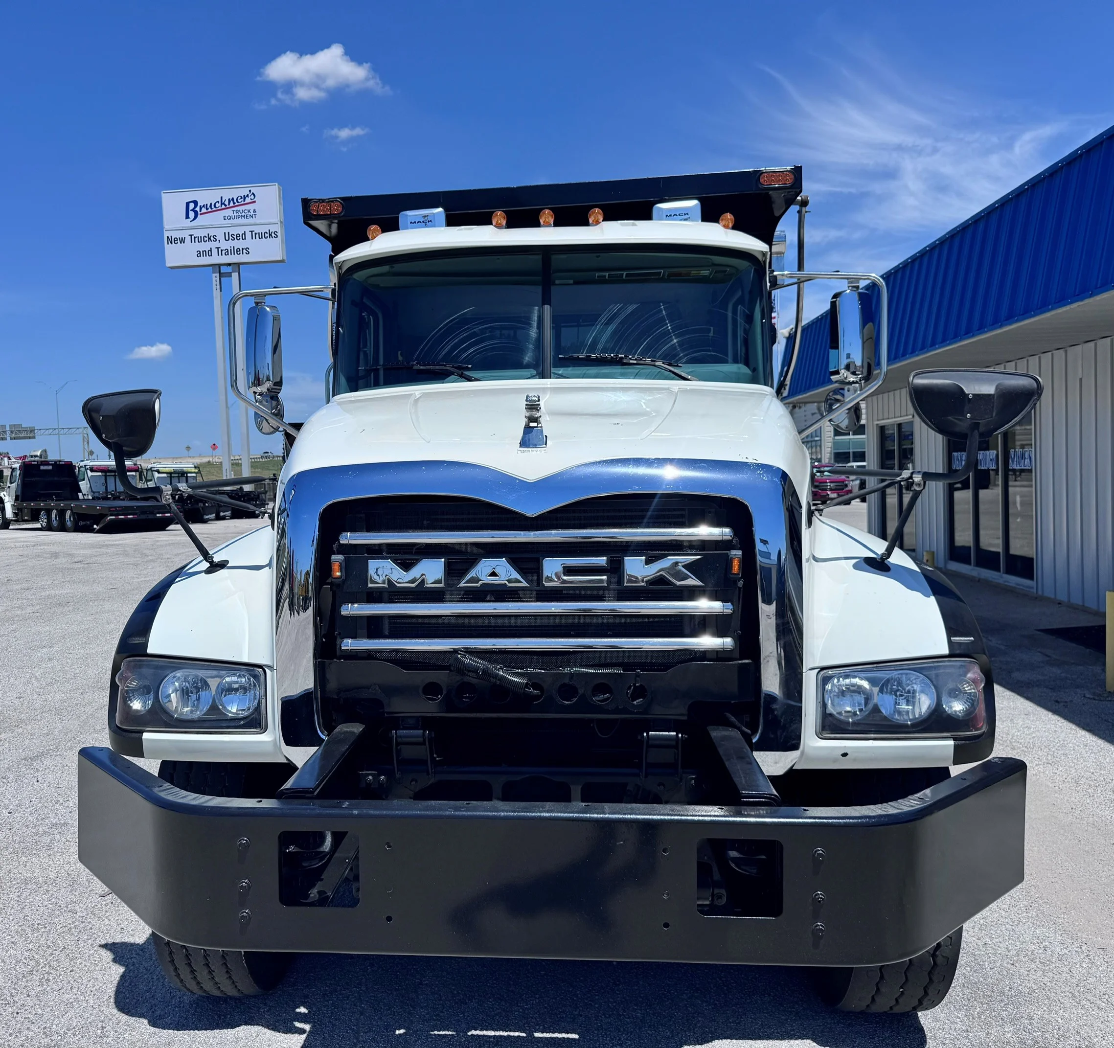 2023 Mack Granite in San Antonio, TX — photo 3