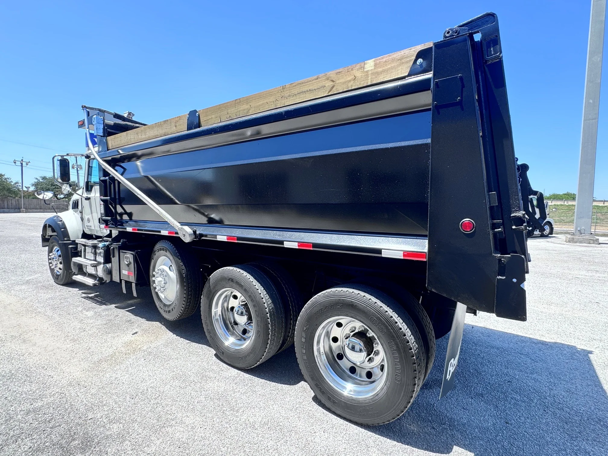 2023 Mack Granite in San Antonio, TX — photo 7