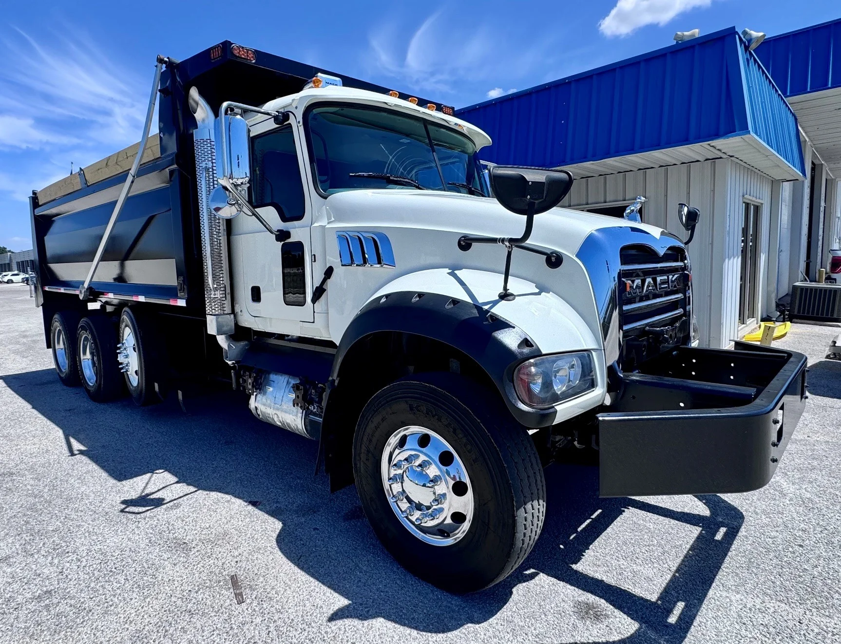 2023 Mack Granite in San Antonio, TX — photo 4