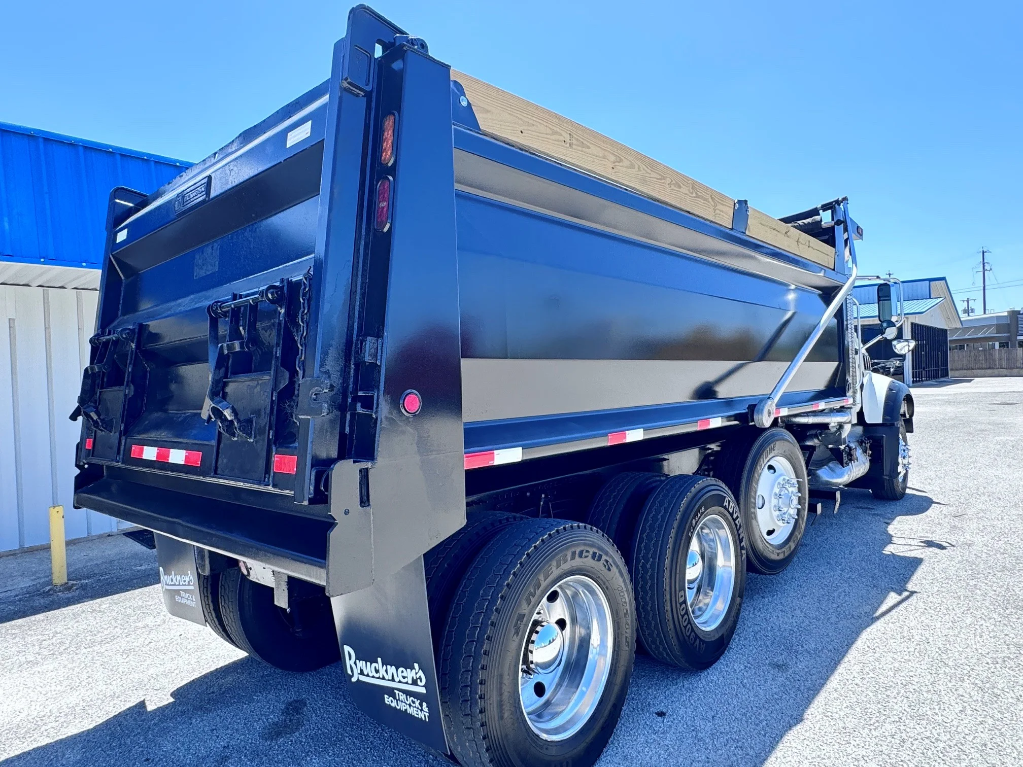 2023 Mack Granite in San Antonio, TX — photo 8