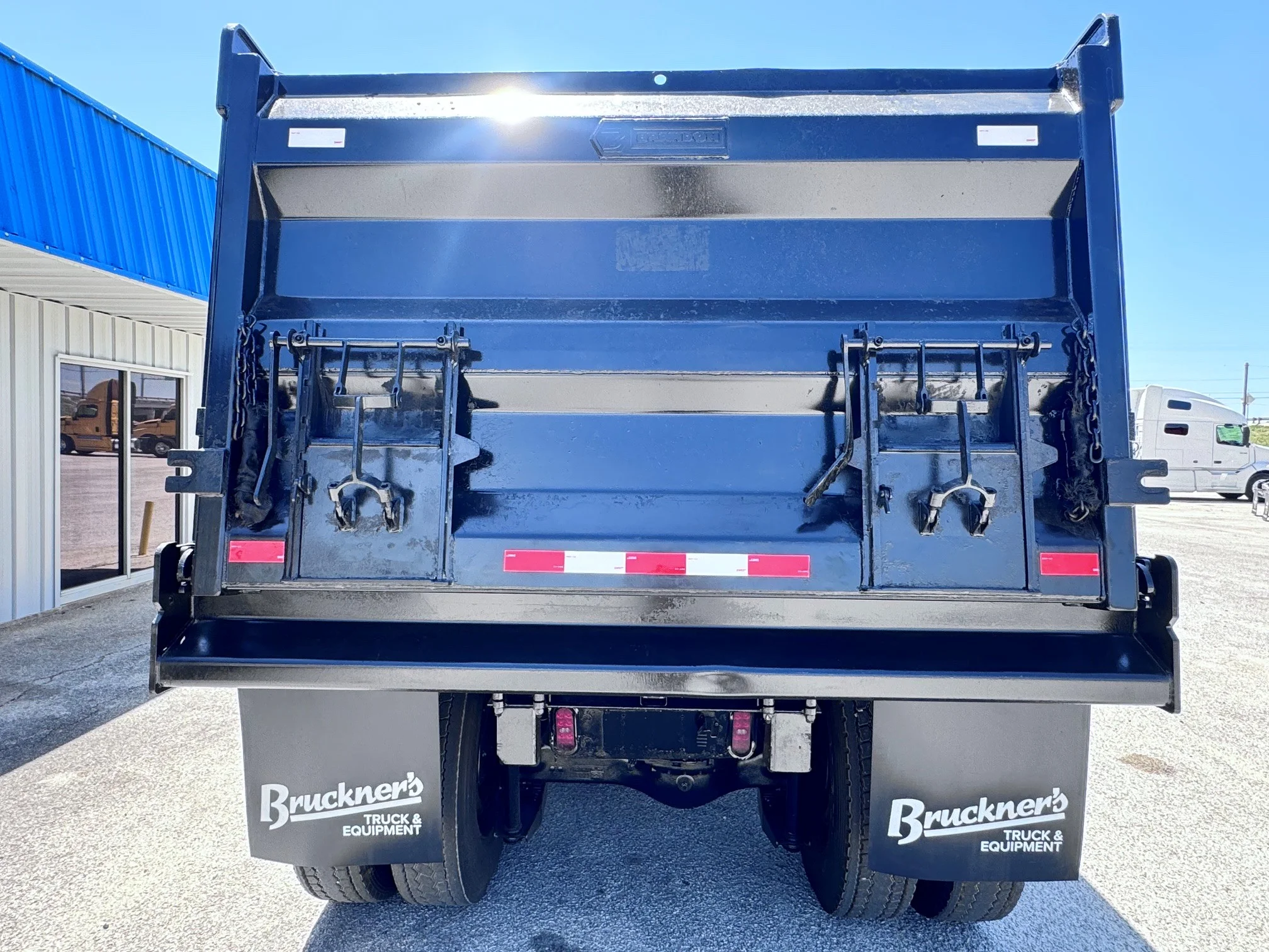 2023 Mack Granite in San Antonio, TX — photo 9