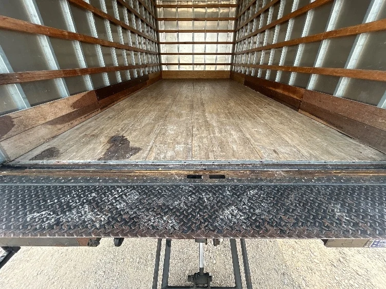 2022 Isuzu NRR - image 10