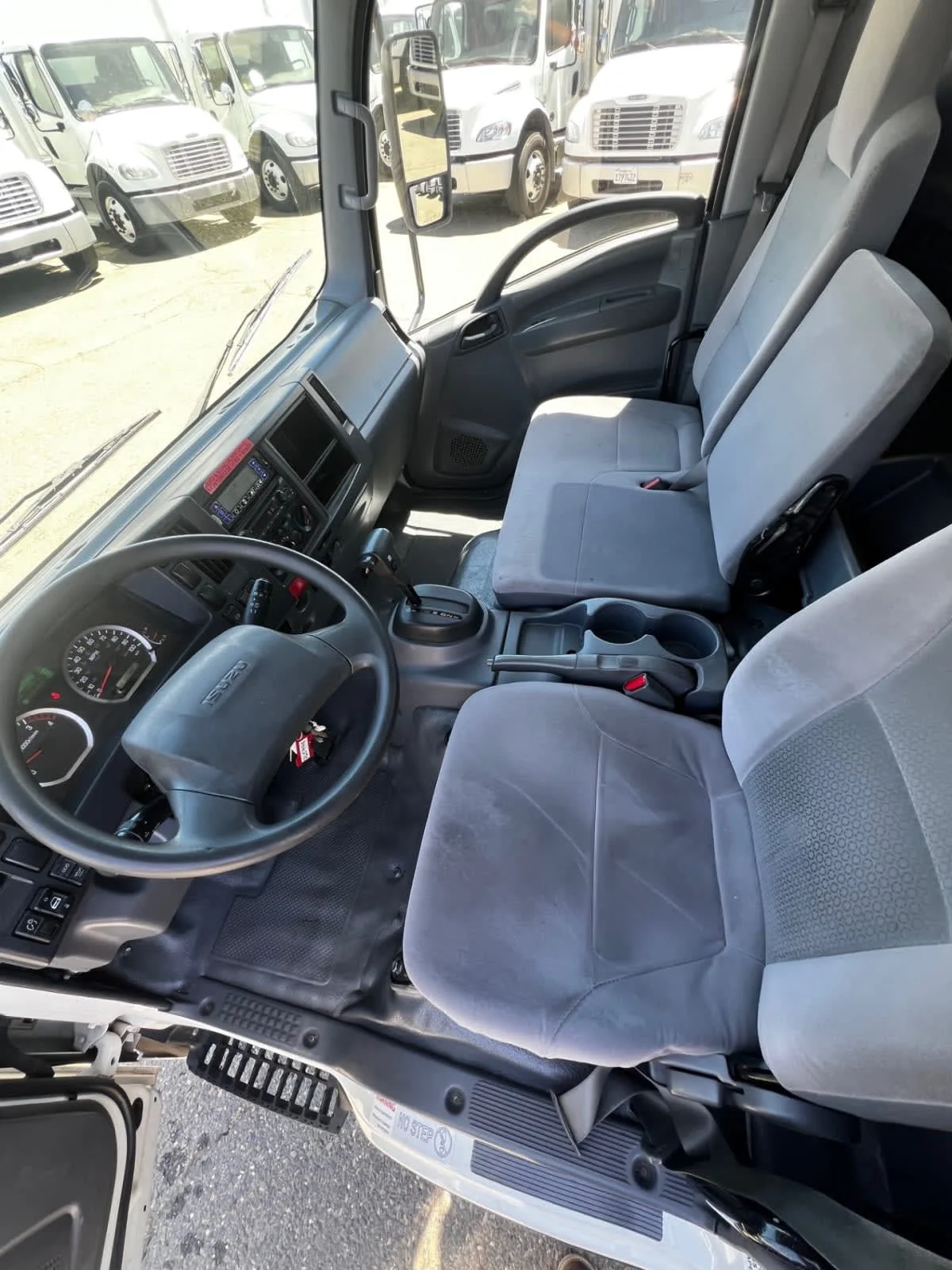 2019 Isuzu NPR - image 8