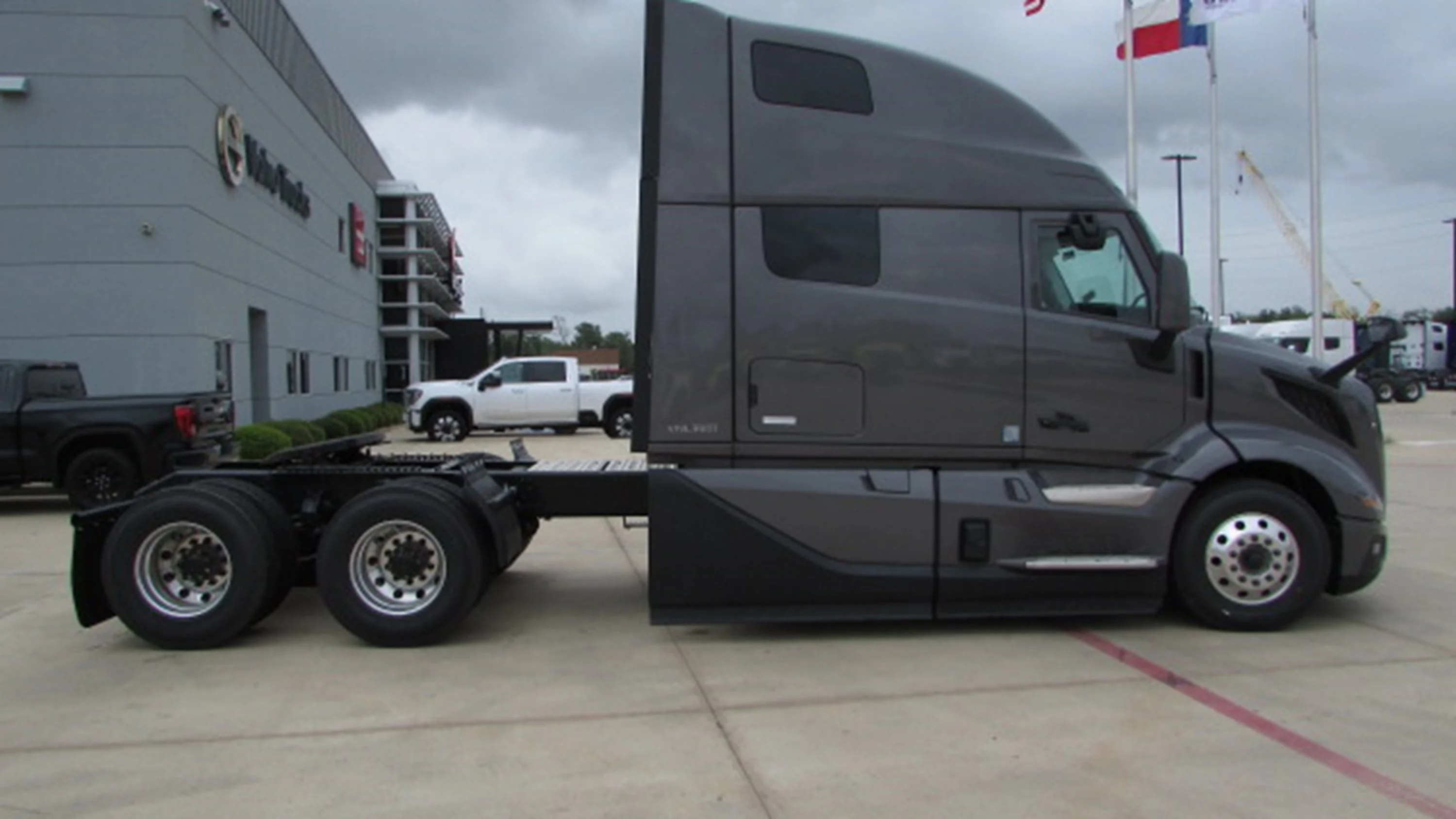 2026 Volvo VNL 860 in HOUSTON, TX — photo 3