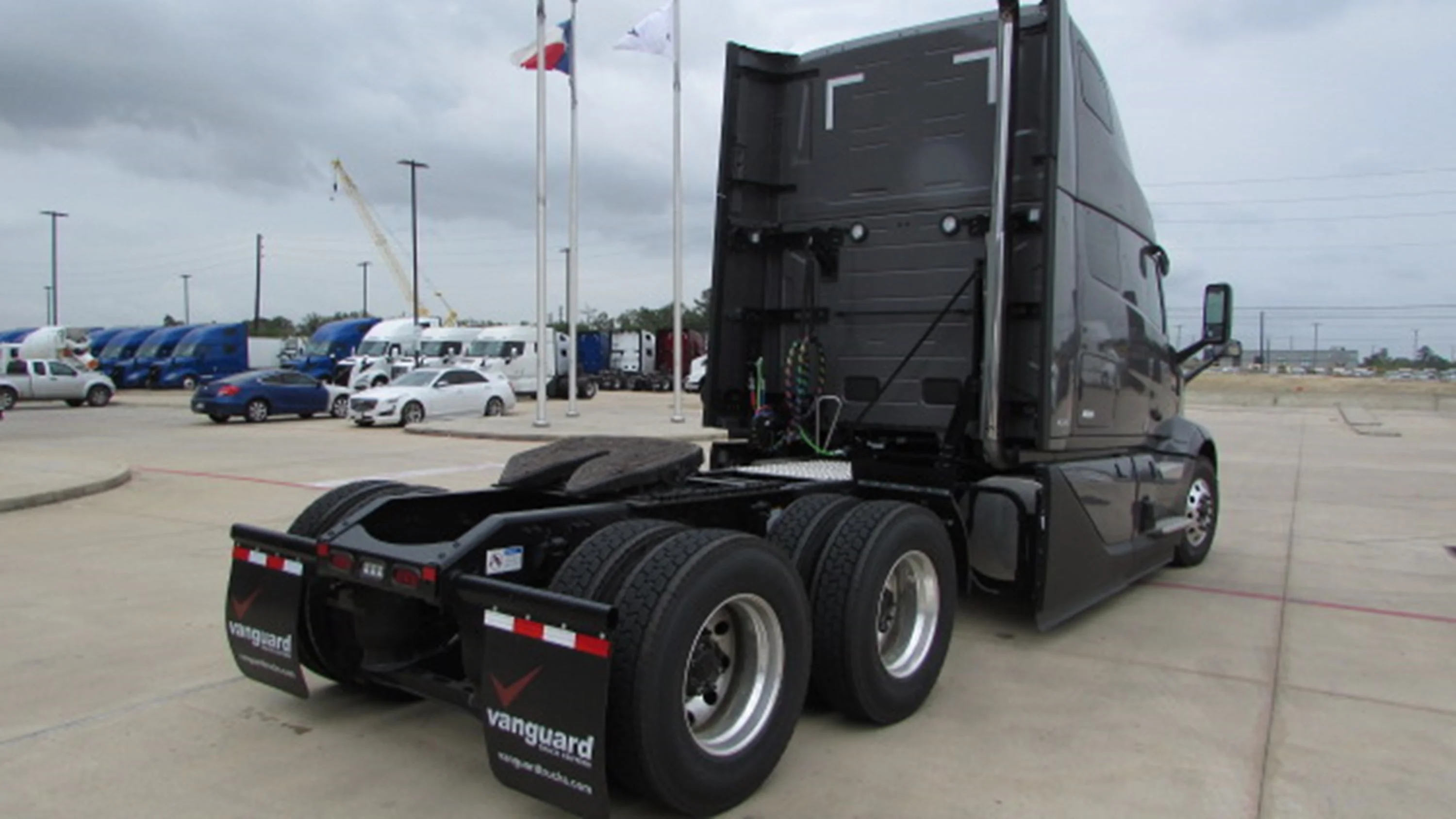 2026 Volvo VNL 860 in HOUSTON, TX — photo 5