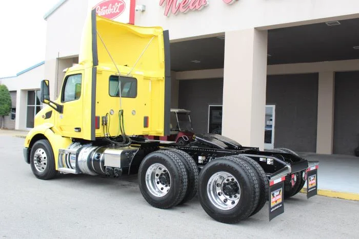 2021 Peterbilt 579 in Nashville, TN — photo 5