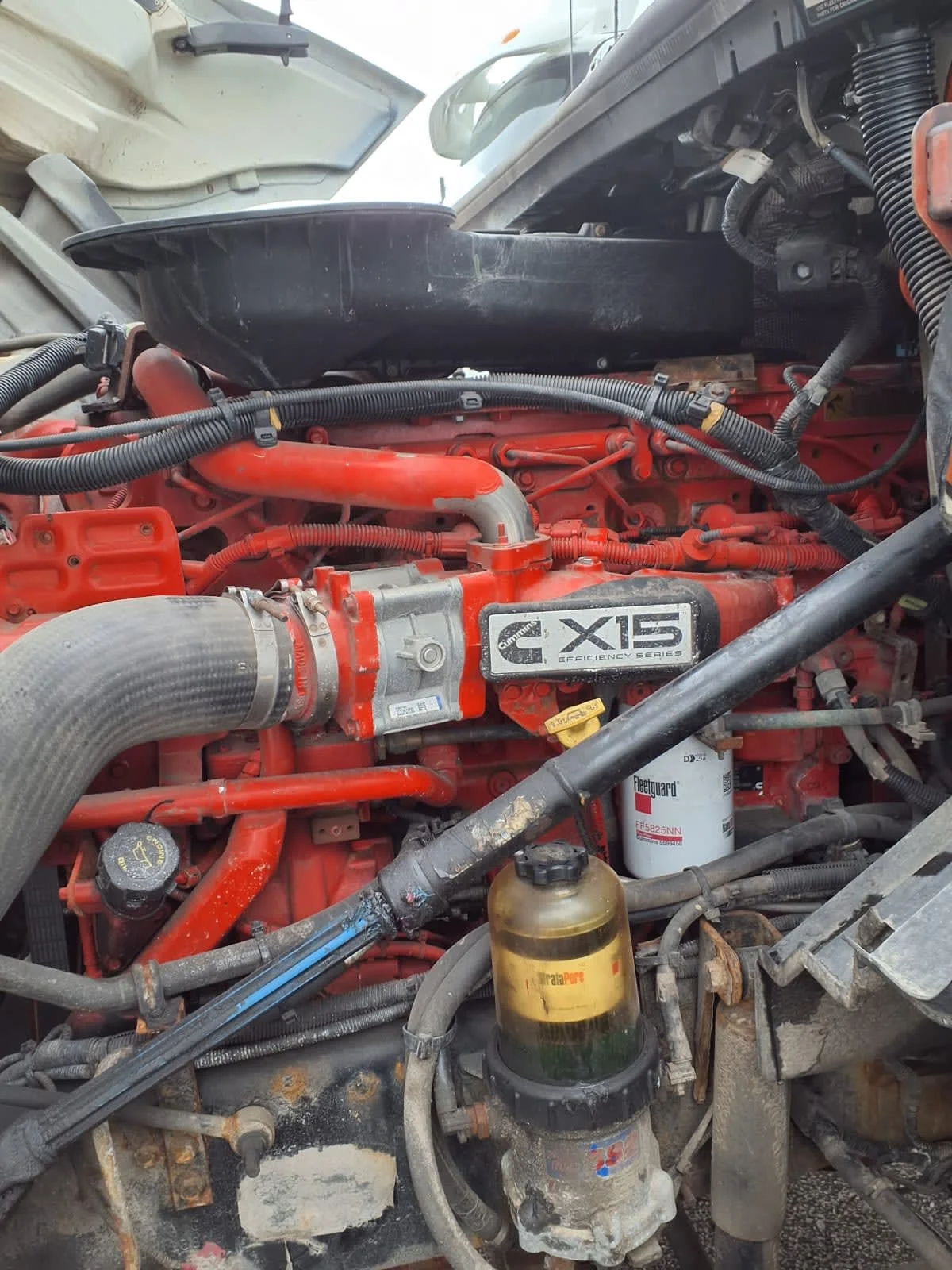 2019 International LT - image 8