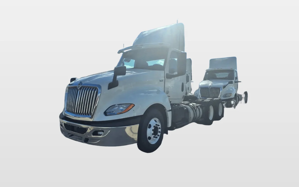 2019 International LT - image 1