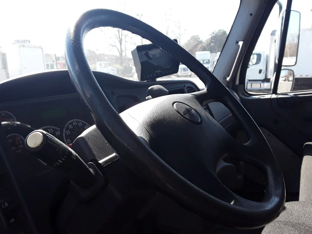 2018 Freightliner M2 106 - image 10