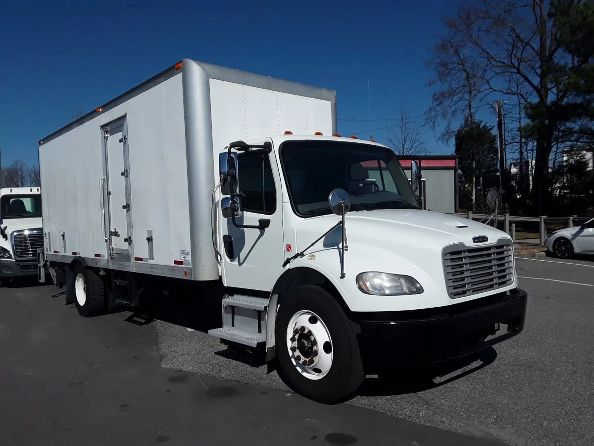 2018 Freightliner M2 106 - image 3