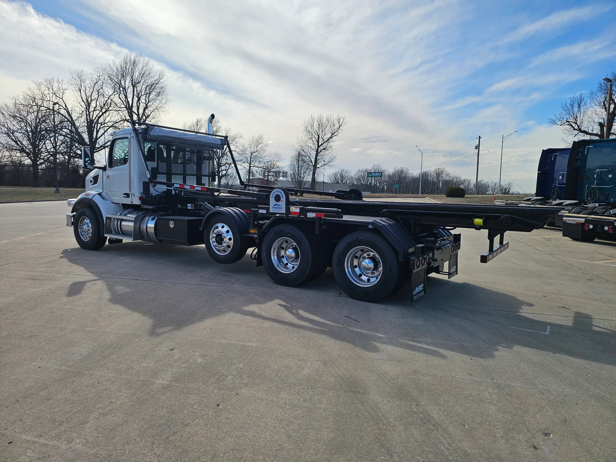 2025 Peterbilt 567 in Lowell, AR — photo 3