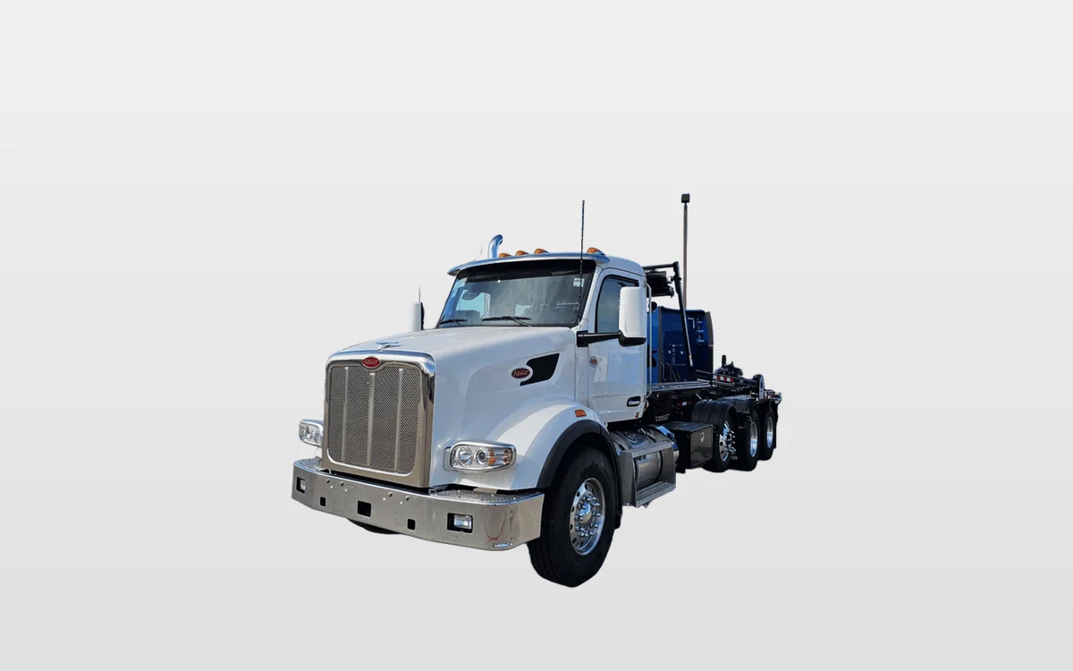 2025 PETERBILT 567 - image 1