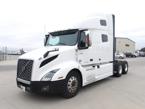 2022 Volvo VNL 760 - image 1