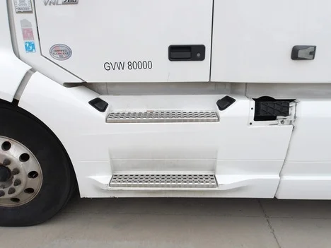 2022 Volvo VNL 760 - image 9