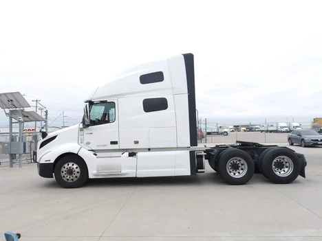 2022 Volvo VNL 760 - image 4