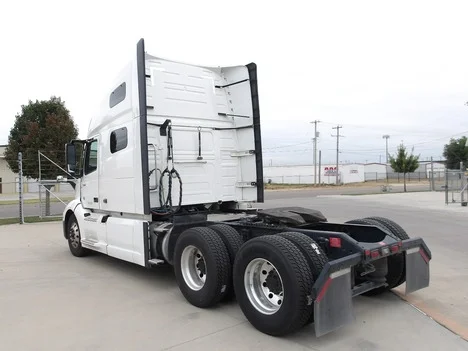 2022 Volvo VNL 760 - image 5
