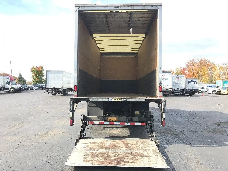 2020 Hino 268 - image 9